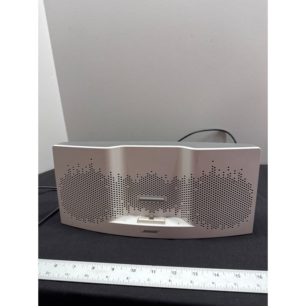 Bose SoundDock XT Digital Music System With AUX & iPod/iPhone Dock Compact & Sty